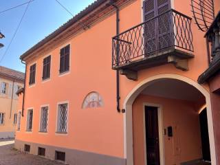 Casa indipendente in vendita ad alba vicolo del pozzo