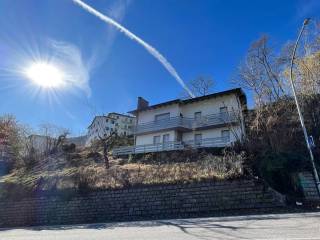 Villa in vendita a calceranica al lago via don enrico angeli