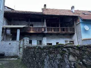 Casa indipendente in vendita a varallo via alla campagna