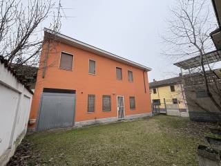 Casa indipendente in vendita a lomello via giuseppe garibaldi, 1