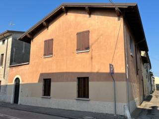 Casa indipendente in in vendita da privato a carpenedolo via giuseppe garibaldi, 220