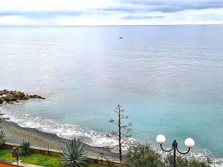 Appartamento in vendita ad arenzano piazza degli ulivi