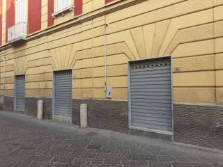 Negozio in affitto a macerata campania corso umberto i