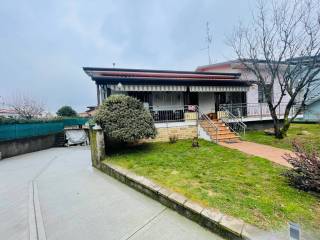 Villa in vendita a bulgarograsso via ginestra