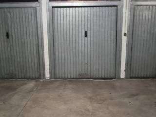 Garage in vendita a sesto san giovanni via torino, 32