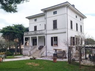 Villa bifamiliare in in vendita da privato a senigallia via po, 47