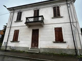 Villa bifamiliare in affitto ad alessandria via livio marbello