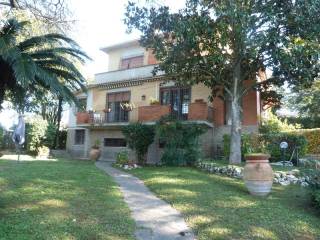 Villa in affitto ad anguillara sabazia via delle rose