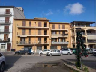 Magazzino all'asta a pietraperzia via della pace, 56
