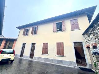 Casa indipendente in vendita a cantù via chiavelli, 6