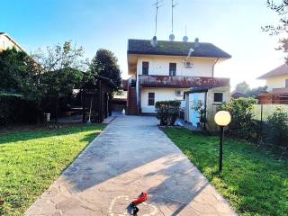 Villa a schiera in vendita a comacchio viale leonida patrignani, 35