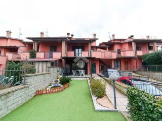 Villa a schiera in vendita a vitorchiano via delle ortensie