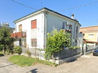 Casa indipendente in vendita a montecchio maggiore via dante alighieri