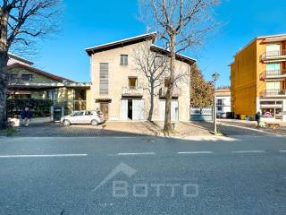 Villa bifamiliare in vendita a borgosesia viale rimembranze 64