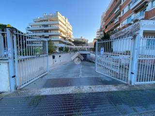 Garage in affitto a roma via isole salomone, 10