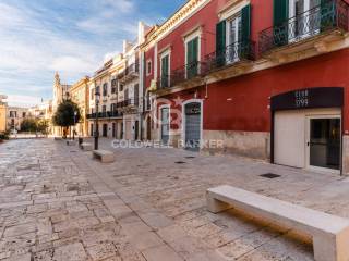 Negozio in vendita ad acquaviva delle fonti piazza dei martiri del millesettecentonovantanove, 42