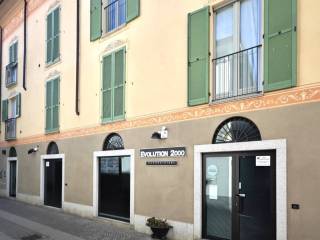 Centro estetico/solarium/benessere in affitto a mariano comense via santo stefano, 13