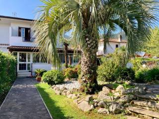 Villa bifamiliare in in vendita da privato a sabaudia via piscina cupa