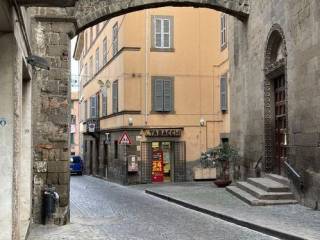 Negozio in vendita a viterbo via giuseppe mazzini 108