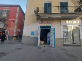 Negozio in vendita a pozzuoli via giovanni de fraja