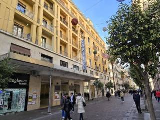 Garage in vendita a salerno corso vittorio emanuele, 193