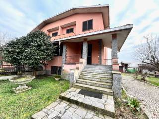 Villa in vendita a borgo vercelli via vercelli, 34