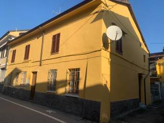 Casa indipendente in vendita a santhià via edmondo de amicis, 18