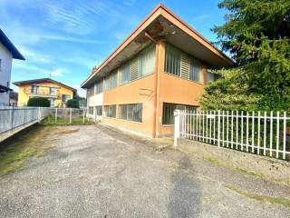 Casa indipendente in vendita a cantù via padre giuseppe vaghi, 6