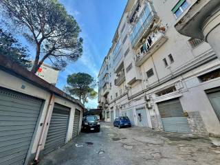 Garage in vendita a napoli via mario gigante, 74