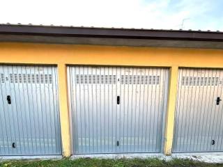 Garage in vendita a sant'angelo lodigiano via monte grappa, 28