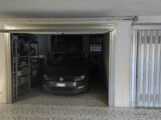 Garage in affitto a borgosatollo via garza, 2