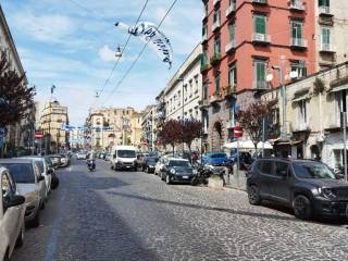 Magazzino in affitto a napoli via carbonara, 105