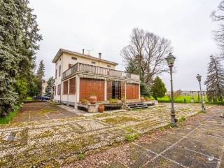 Villa in vendita a fontevivo strada bianconese