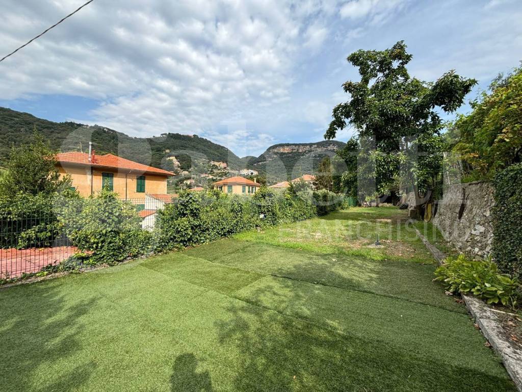 appartamento in vendita a Finale Ligure in zona Calvisio