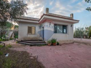 Villa in vendita a melilli via garda, 33