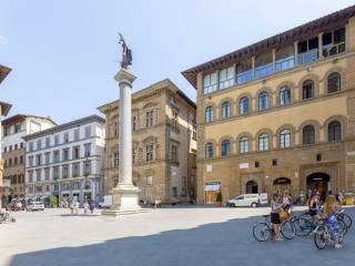 Negozio in vendita a firenze piazza di santa trinita