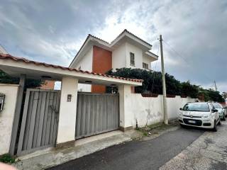 Casa indipendente in vendita ad anzio via varese