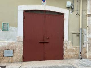 Magazzino in vendita a giovinazzo via camillo benso di cavour