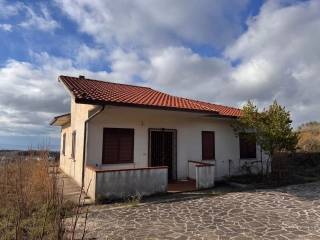 Villa in vendita a frigento località san filippo s.n.c.