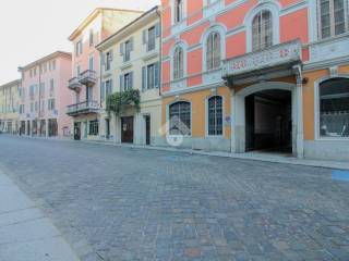 Negozio in affitto a cremona corso giacomo matteotti, 58