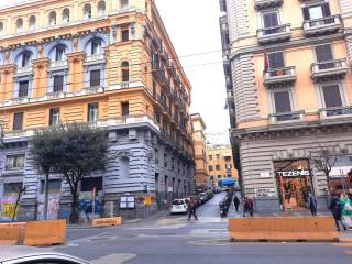 Negozio in affitto a napoli via renovella, 25