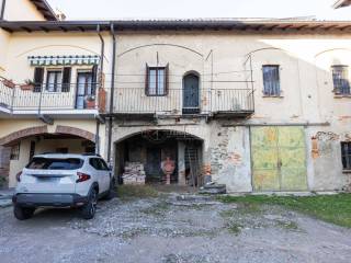 Casa indipendente in vendita a nibionno via vittorio veneto 3