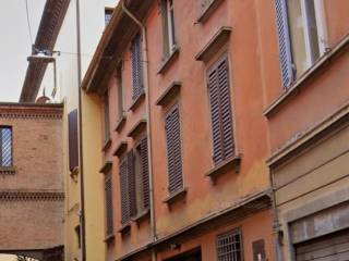 Posto auto in vendita a bologna via parigi, 18