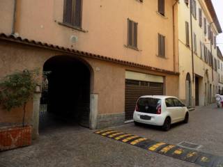 Negozio in vendita a caprino bergamasco via vittorio emanuele, 15/b