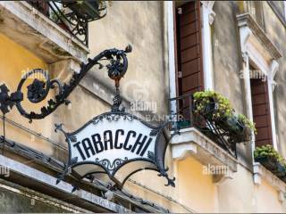 Tabaccheria in vendita ad acireale 