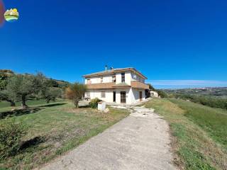 Villa in vendita a collecorvino sp75