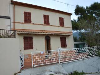 Casa indipendente in vendita ad ancona 