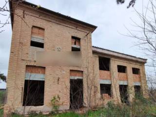 Intero stabile all'asta a recanati contrada santa croce