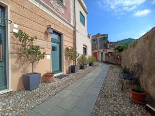 Casa indipendente in vendita a calice ligure piazza massa