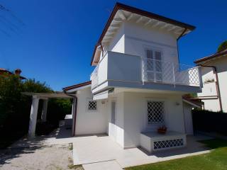 Villa in vendita a forte dei marmi via scassi carli, 45